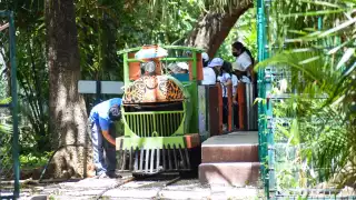 El Ayuntamiento informó que lo que ocasionó el incidente fueron piedras sobre los rieles, que dañaron el vagón que se salió parcialmente de las vías