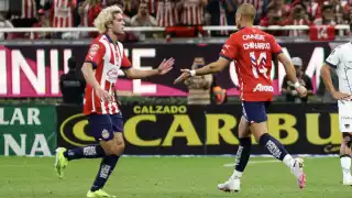 Chivas y Pumas se enfrentaron este sábado en el Clausura 2024 de la Liga MX en el Estadio Akron, el resultado fue 3-1 favor del local