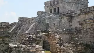 La leyenda cuenta que los descendientes de la cultura maya, viven bajo el mar y esperan el día en que puedan resurgir al mayab para reconstruir su gran esplendor