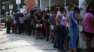 Algunos habitantes de Cancún, epicentro de casos acumulados de COVID según la SESA, pidieron a Carlos Joaquín no eliminar el uso del cubrebocas en Quintana Roo