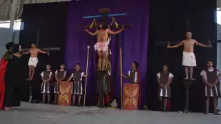 El Viacrucis de  la parroquia Cristo Rey en Mérida es de los más aglomerados