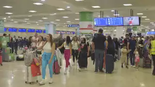 Durante un recorrido por las Terminales 2 y 4 del Aeródromo fue muy evidente el arribo y la salida de turistas extranjeros.