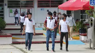 Los padres de familia aseguran que es necesario el elevar las medidas sanitarias contra el COVID-19 en las escuelas de Quintana Roo