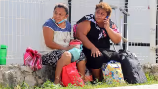 Aunque algunos se oponen a dejar de usarlos, propios y extraños relajan la medida en espacios públicos