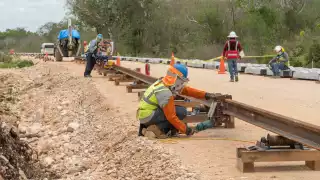 "Hay que enfrentar amparos y ambiciones de conservadores y corruptos, pero el pueblo quiere y apoya esta gran obra", expresó AMLO