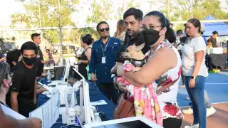 Decenas de personas acudieron ayer a la prueba piloto con el objetivo de explicar las ventajas que ofrece la dependencia al momento de generar una indentificación