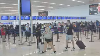 Las llegadas se dividen en 100 vuelos nacionales y 162 internacionales.