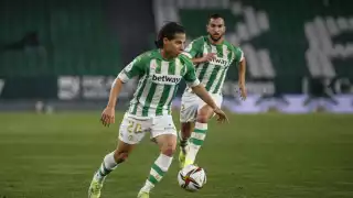 Diego Lainez vio actividad con el Betis más de 60 minutos