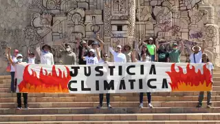 Activistas del medio ambiente se reunieron en el Monumento a la Patria de Mérida para exigir justicia climática