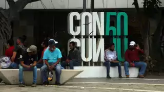 Oficiales de Cancún los obligan a retirarse con amenazas de detenerlos; ellos sólo quieren ganarse “unos pesos” para su sustento