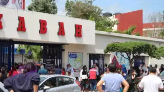 Las preparatorias privadas pedirán a sus docentes el presentar una prueba de COVID-19 negativa para retomar sus labores en el nuevo ciclo escolar en Quintana Roo