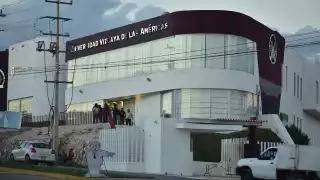 La propia institución emitió a los correos personales de los alumnos el documento “carta compromiso” donde asegura que los muchachos asistirán por decisión propia