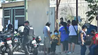 Policías estatales levantaron el reporte por la muerte de la señora en el interior de su vivienda ubicada en la unidad habitacional Siglo XXI, en la capital del Estado