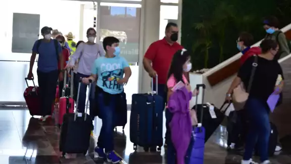 El primer avión que arribó a la ciudad trajo ocupación del 60 por ciento de los 90 lugares disponibles, mientras que el segundo llegó con 70 El primer avión que arribó a la ciudad trajo ocupación del 60 por ciento de los 90 lugares disponibles, mientras que el segundo llegó con 70