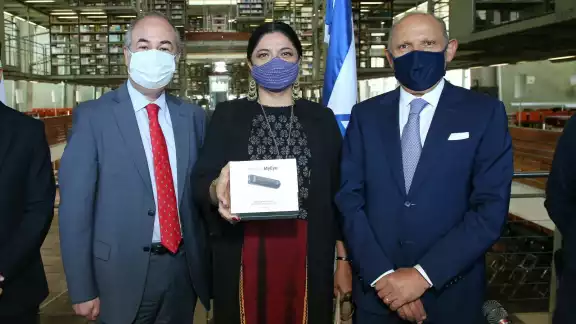 Estos aparatos serán destinados a las bibliotecas de los estados para ayudar a las personas que tengan alguna discapacidad visual Estos aparatos serán destinados a las bibliotecas de los estados para ayudar a las personas que tengan alguna discapacidad visual
