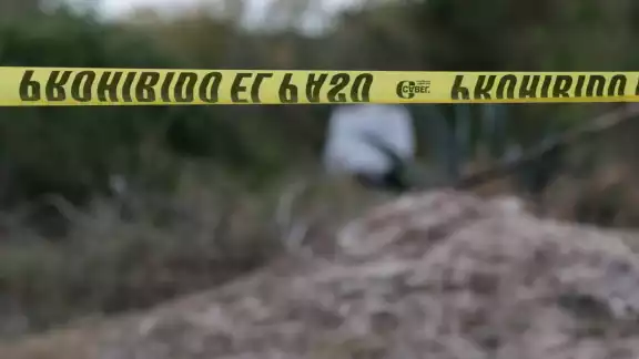 El cuerpo fue descubierto por vecinos del lugar, quienes salieron de casa para empezar con sus actividades