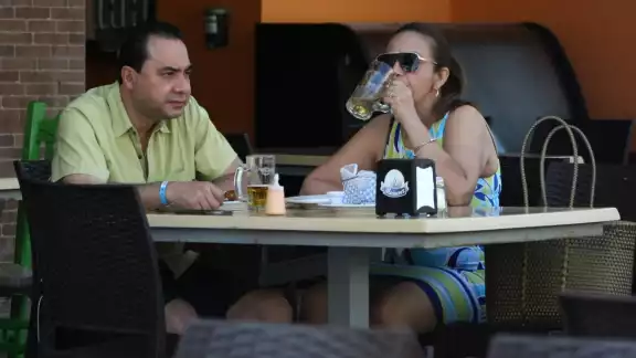 Los restauranteros de Cancún indicaron que la pandemia por COVID-19 afectó su economía, y que para la pronta recuperación de la misma en el Estado es necesario disminuir el IVA Los restauranteros de Cancún indicaron que la pandemia por COVID-19 afectó su economía, y que para la pronta recuperación de la misma en el Estado es necesario disminuir el IVA