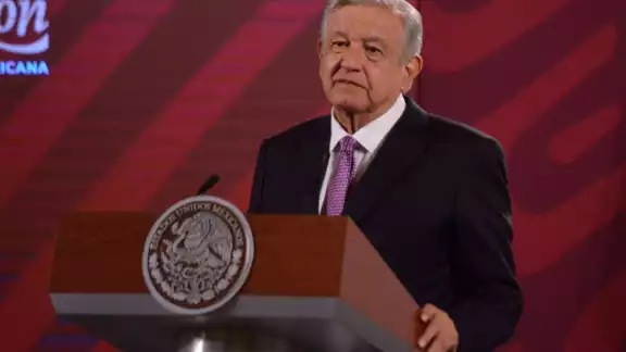AMLO aseguró que “es probable” que envíe una nueva iniciativa sobre la reforma electoral si no se cuenta con la mayoría calificada. AMLO aseguró que “es probable” que envíe una nueva iniciativa sobre la reforma electoral si no se cuenta con la mayoría calificada.