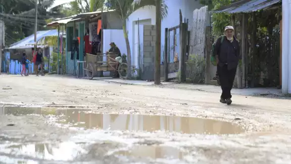 Autoridades de los tres órdenes de Gobierno mantienen el diálogo con los habitantes de esas colonias, para regularizarlas y darle certeza jurídica a las familias.
Autoridades de los tres órdenes de Gobierno mantienen el diálogo con los habitantes de esas colonias, para regularizarlas y darle certeza jurídica a las familias.