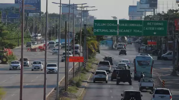 Rehabilitación del boulevard Colosio provoca que trabajadores estén hasta tres horas en un autobús Rehabilitación del boulevard Colosio provoca que trabajadores estén hasta tres horas en un autobús