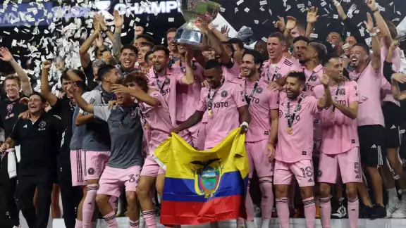 Lionel Messi e Inter de Miami ganan su primer título juntos al coronarse en Leagues Cup
Lionel Messi e Inter de Miami ganan su primer título juntos al coronarse en Leagues Cup