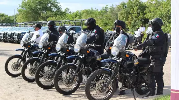 Algunos de los policías acusados de extorsión y abuso de autoridad en Cancún son elementos de Tránsito, reveló la corporación local Algunos de los policías acusados de extorsión y abuso de autoridad en Cancún son elementos de Tránsito, reveló la corporación local