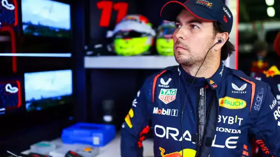 Checo Pérez logró remontar y terminar en quinto lugar Checo Pérez logró remontar y terminar en quinto lugar