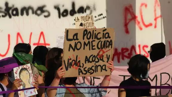 Las activistas detallaron que se necesita una mujer, profesionista,
competente, con formación especializada en atención a víctimas Las activistas detallaron que se necesita una mujer, profesionista,
competente, con formación especializada en atención a víctimas