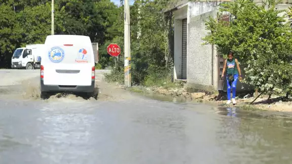 Sin pavimento ni pozos de absorción, es difícil y peligroso transitar por sus calles Sin pavimento ni pozos de absorción, es difícil y peligroso transitar por sus calles