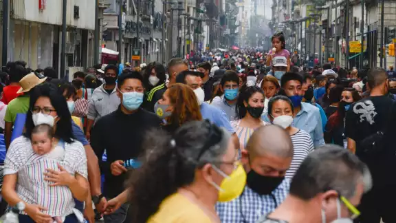 Multitudes de capitalinos en calles del Centro Histórico Multitudes de capitalinos en calles del Centro Histórico