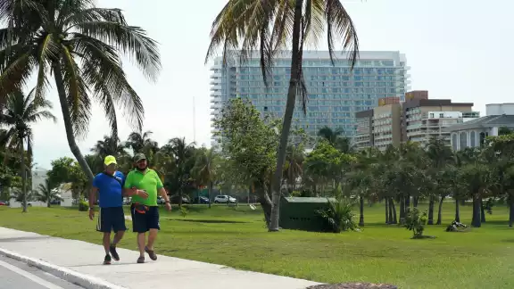 El presidente de la Asociación de Hoteles de Cancún, Puerto Morelos e Isla Mujeres, Jesús Almaguer, indicó que ya se encuentran preparados ante la llegada de algún ciclón El presidente de la Asociación de Hoteles de Cancún, Puerto Morelos e Isla Mujeres, Jesús Almaguer, indicó que ya se encuentran preparados ante la llegada de algún ciclón