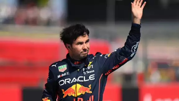 Checo Pérez estuvo a nada de salir desde el tercer lugar en la parrilla Checo Pérez estuvo a nada de salir desde el tercer lugar en la parrilla