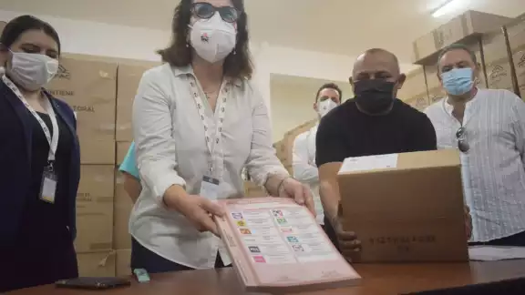 El titular de la Notaría 85, Rodolfo Cerón Palma dio fe de la llegada de la papelería electoral El titular de la Notaría 85, Rodolfo Cerón Palma dio fe de la llegada de la papelería electoral