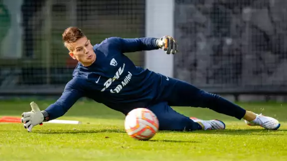 Sebastián Sosa, portero de Uruguay, nuevo jugador de los Pumas de la UNAM Sebastián Sosa, portero de Uruguay, nuevo jugador de los Pumas de la UNAM
