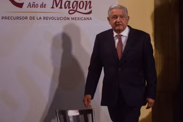 El mandatario explicó que en total se busca rehabilitar y construir alrededor de 2,700 kilómetros de vías férreas en el país