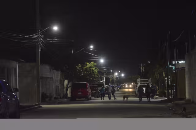 Quizá por los cobros excesivos que realiza la Comisión Federal de Electricidad (CFE) fue lo que desanimó a los cancunenses para iluminar sus domicilios.