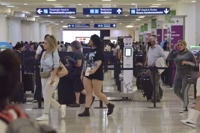 Aun así, en la jornada de este miércoles se movilizaron unos 75 mil pasajeros en las 159 operaciones nacionales y 346 internacionales