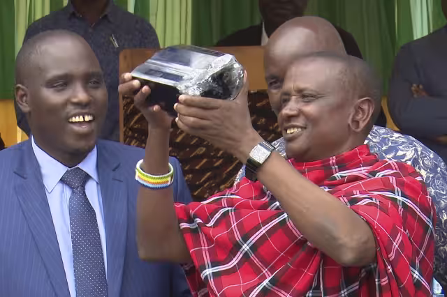 Saninu Laizer se volvió millonario de la noche a la mañana (AP)