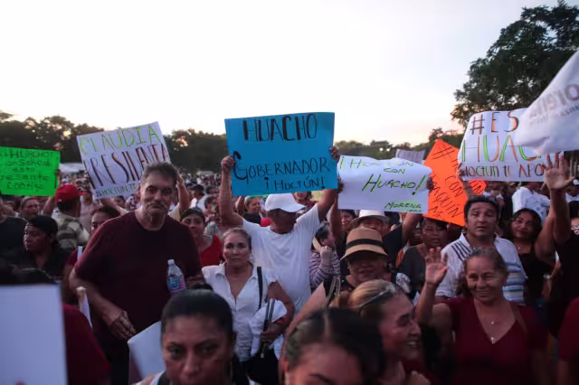 Yucatecos colocaron pancartas de apoyo a Joaquín Díaz Mena y Claudia Sheinbaum