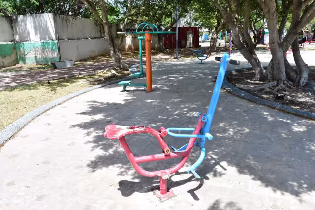 Por si la energía eléctrica sea el único problema, el lugar luce deteriorado, por lo que se gestionan recursos para darle mantenimiento integral