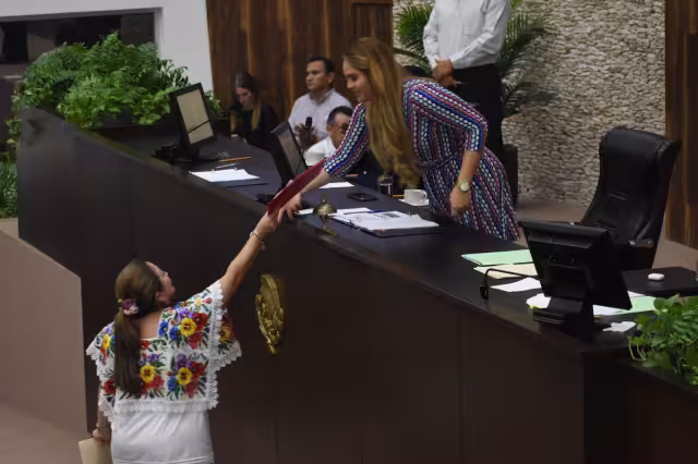 Fabiola Loeza presenta en tribuna una iniciativa para Declarar a la Partería Tradicional Yucateca como patrimonio cultural