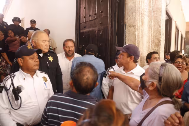 Comerciantes piden hablar con el Alcalde interino de Mérida