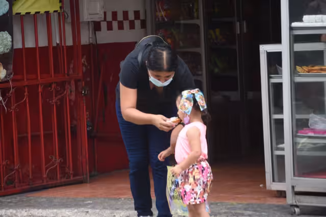 Especialista señaló que hoy en día los infantes consumen productos que están llenos de sal, azúcar y grasa, entre otros