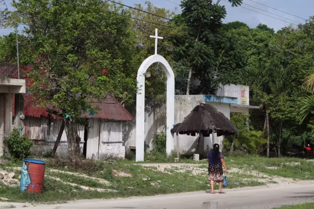 SE estima que 266 mil 900 quintanarroenses viven actualmente en 59 mil 500 viviendas que no tienen materiales de calidad y espacios dignos, de acuerdo con datos de la Secretaría de Bienestar