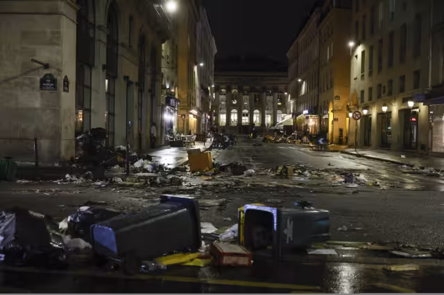 Aunque las cifras superaron las jornadas anteriores, las autoridades consideran que los incidentes fueron menos intensos que la noche anterior.
