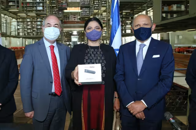 Estos aparatos serán destinados a las bibliotecas de los estados para ayudar a las personas que tengan alguna discapacidad visual