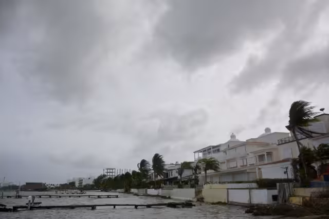 Se espera cielo nublado y lluvias durante este domingo en Quintana Roo