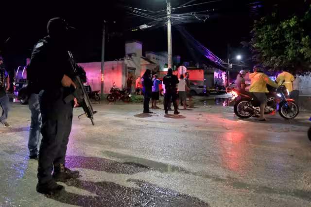 Pequeños comerciantes priorizan su seguridad a crecer su negocio, ante los elevados casos de violencia, por lo que optan por los bazares para vender sus productos