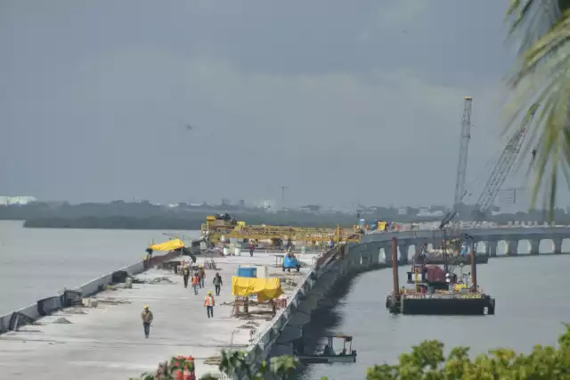 Los trabajadores aseguran que el puente estará listo en tiempo y forma.