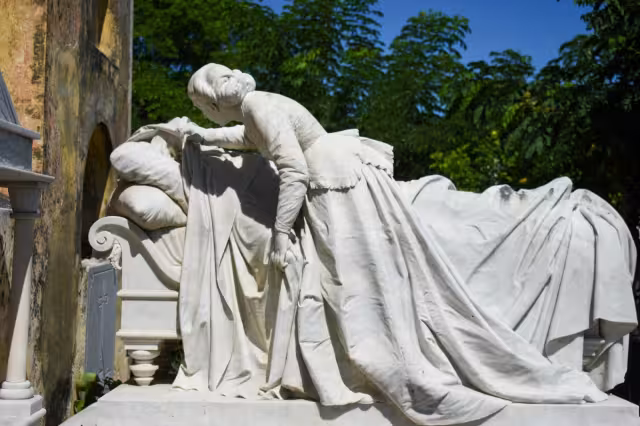 La esposa incrédula, cuya escultura de mármol muestra que ella levanta un extremo de la sábana que envuelve a su marido, para corroborar si realmente está muerto